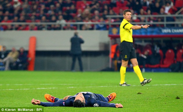 RVP Tuding Rekan-rekannya di MU Serobot Areanya Bermain